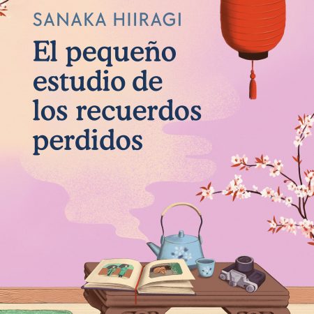 Portada del libro Pequeño estudio de los recuerdos perdidos de Sanaka Hiiragi – GRIJALBO