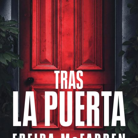 Portada del libro Tras la puerta de Freida McFadden – SUMA DE LETRAS